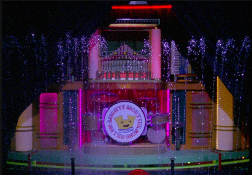 Kadr-iz-filma-22Vodnoe-shou-Extravaganza-22