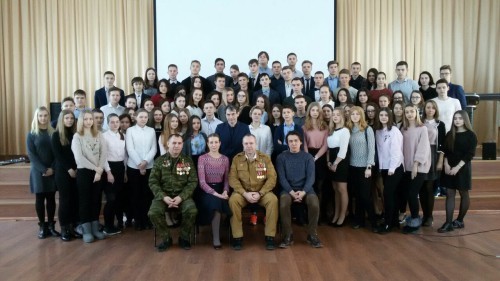 старшеклассники со своими гостями