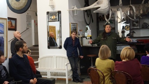 стоят - герой фильма  Вадим Гогольков, кинорежиссер Альберт Самойлов и руководитель театра «Бури» Леонид Сунгоркин