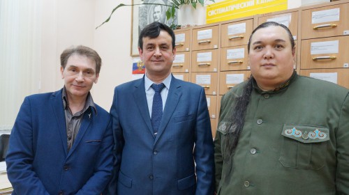 Кинорежиссер А.Самойлов, директор архива Р.Шхалиев, герой фильма Л.Сунгоркин(1)